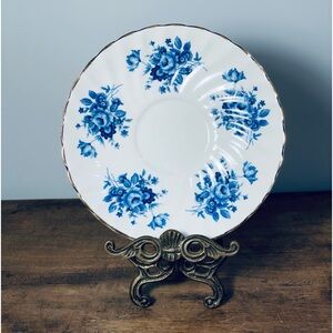 ANX8 ALLYN NELSON  Blue & white saucer Flowers Swirl Rim Gold Trim